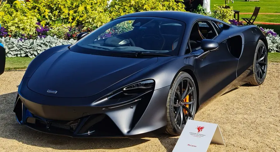 The McLaren Artura card