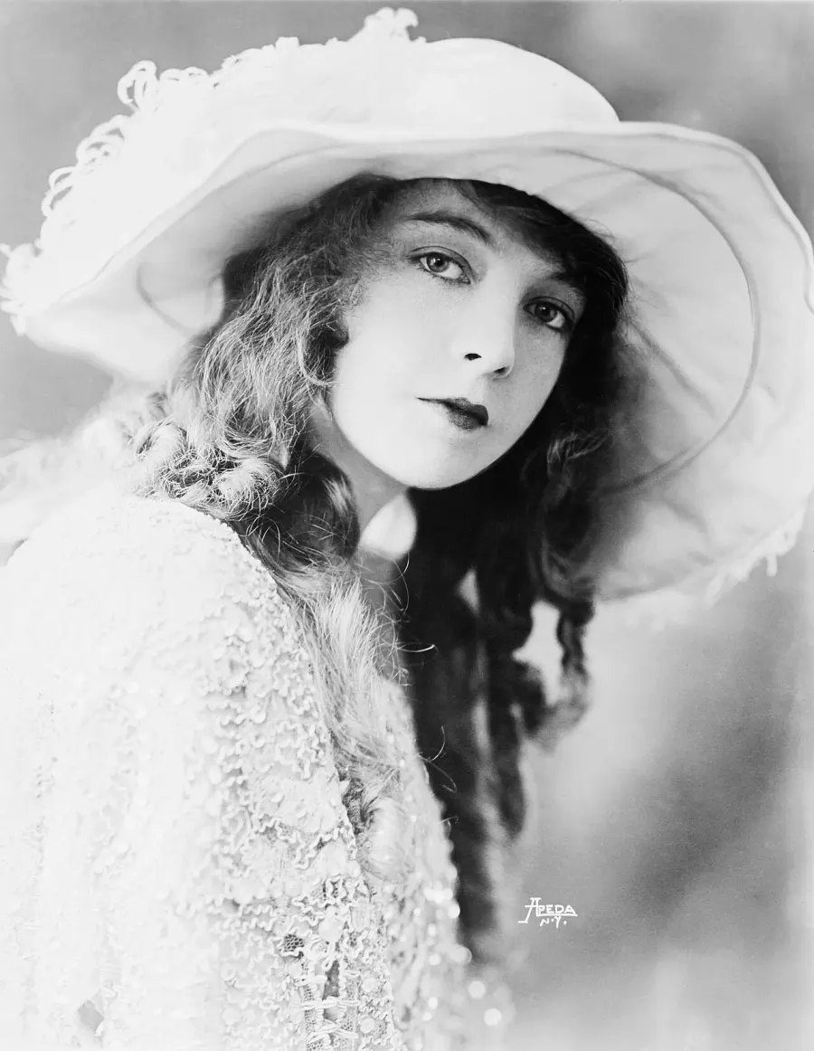 The Lillian Gish card