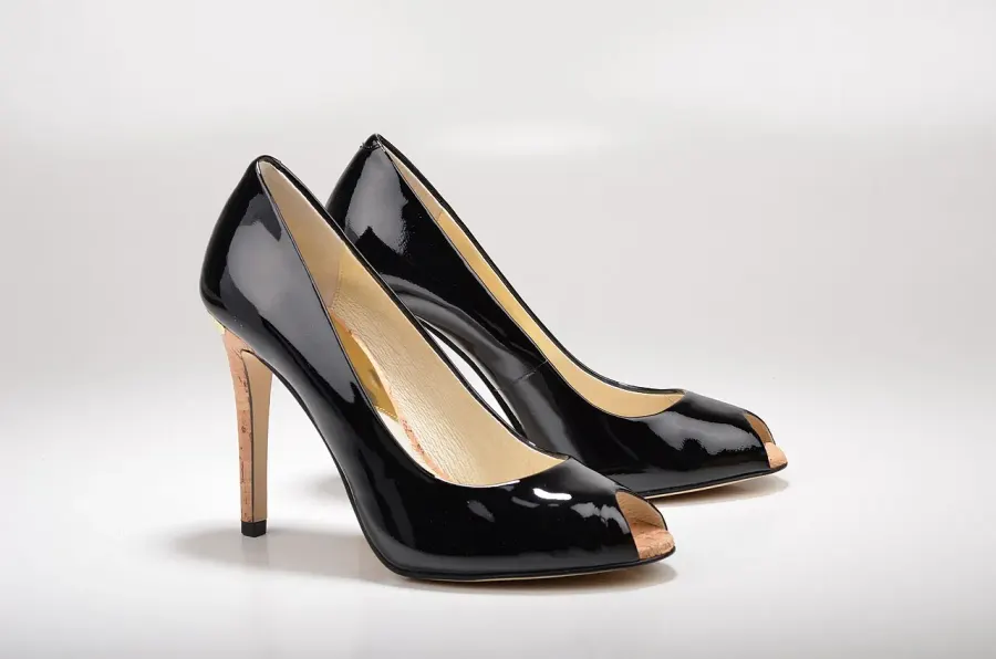 The High-heeled shoe card