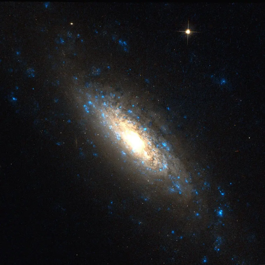 La carte NGC 5879