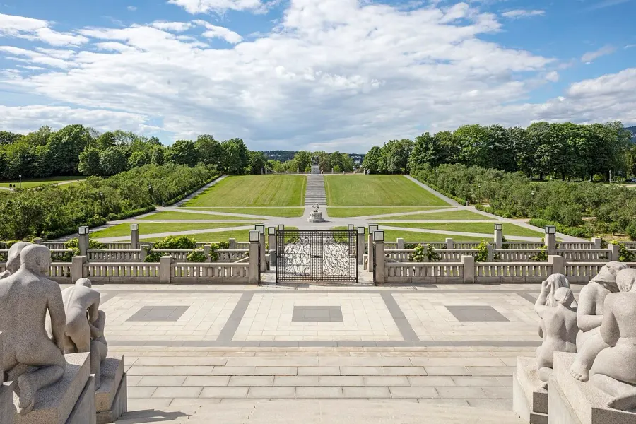 The Frogner Park card