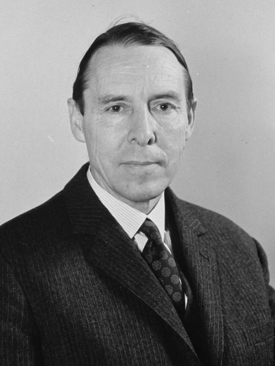 The Hans-Peter Tschudi card