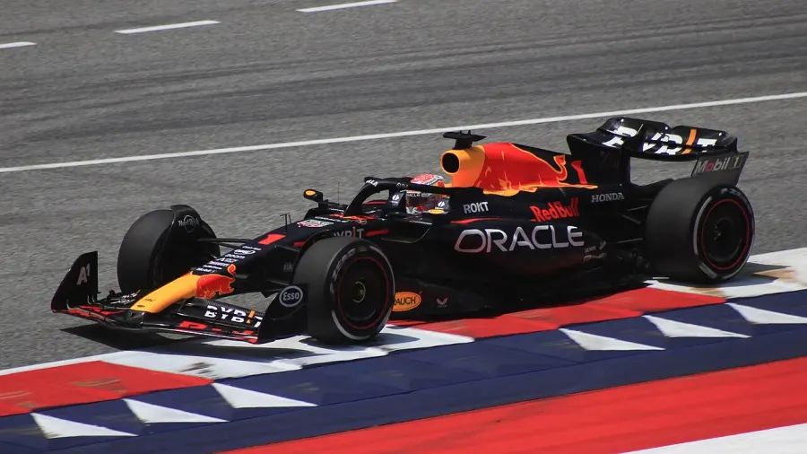 The Red Bull Racing RB19 card