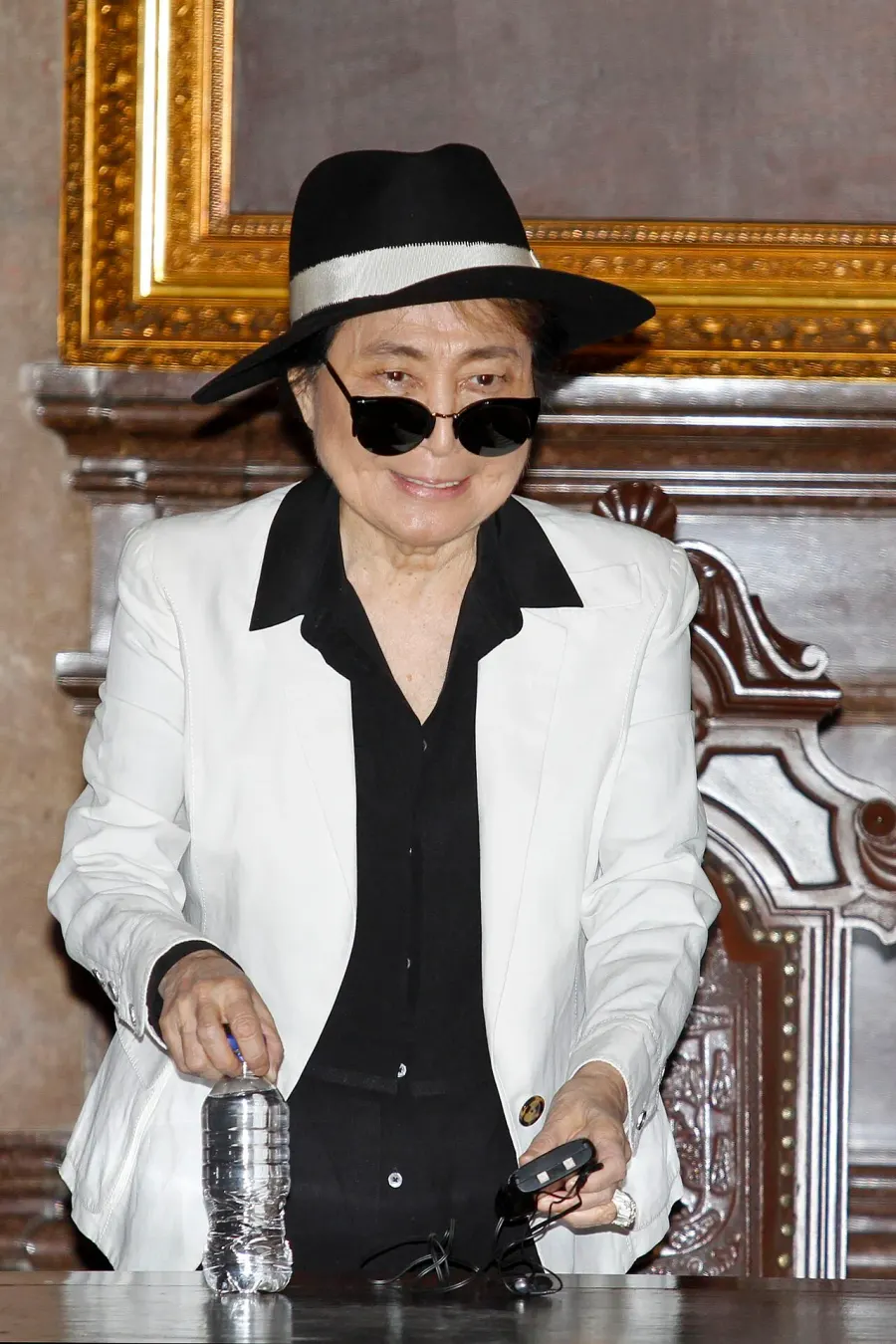 La carte Yoko Ono