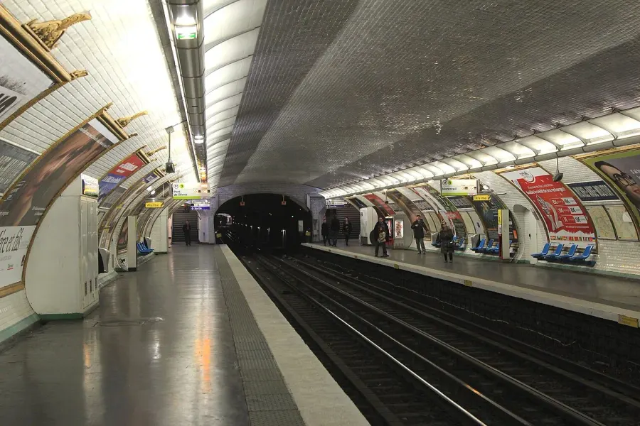 The Michel-Ange–Molitor station card