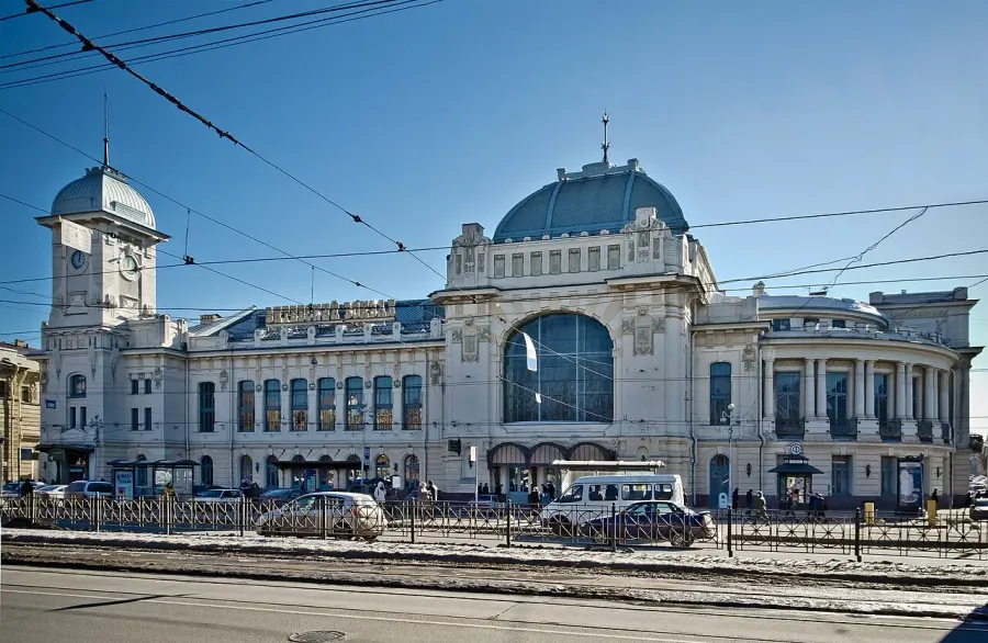 The Vitebsky railway station card