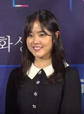 The Kim Hyang-gi card