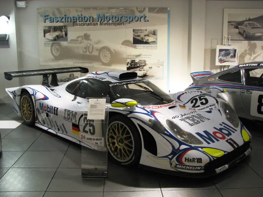 The Porsche 911 GT1 card
