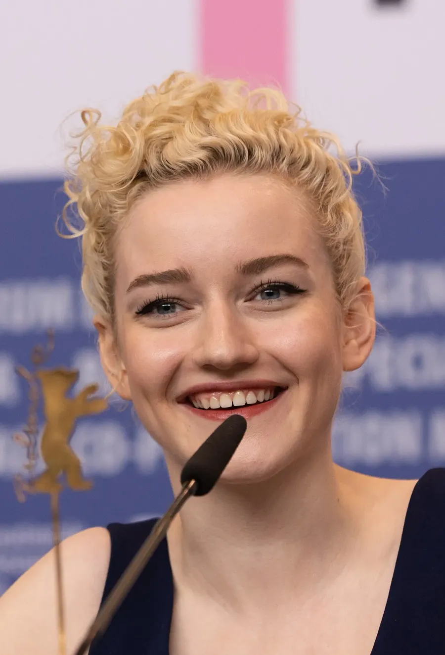 La carte Julia Garner
