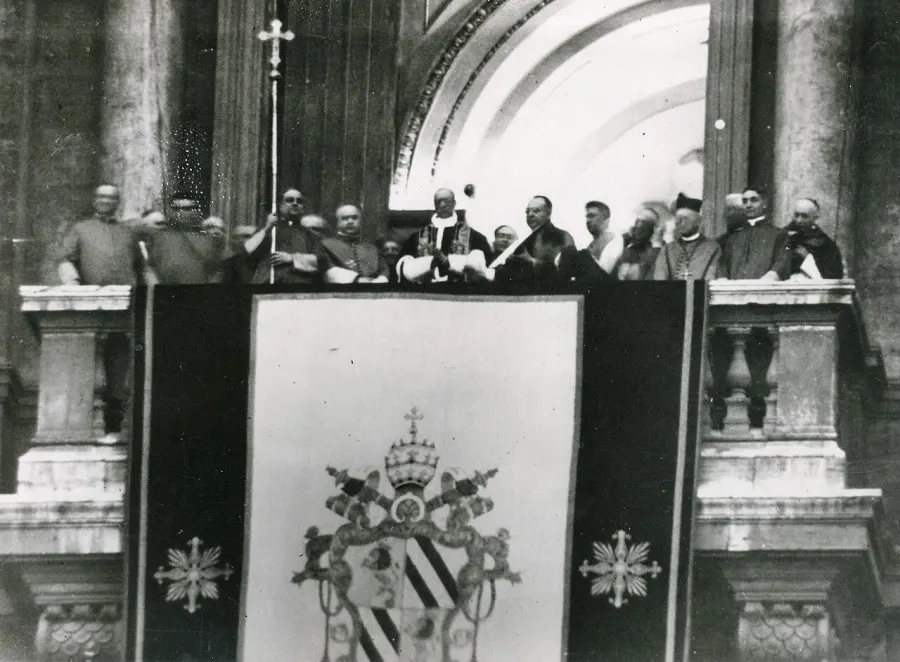 The 1939 conclave card