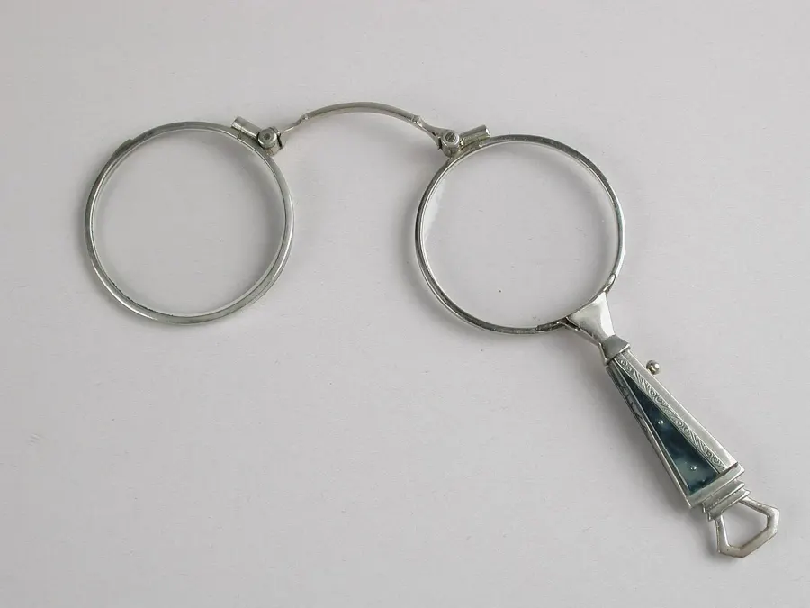 The Lorgnette card