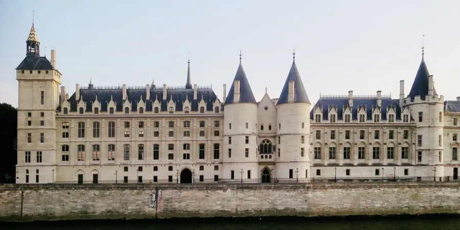 The Conciergerie card