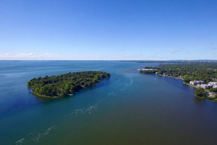 The L'Île-Dorval card