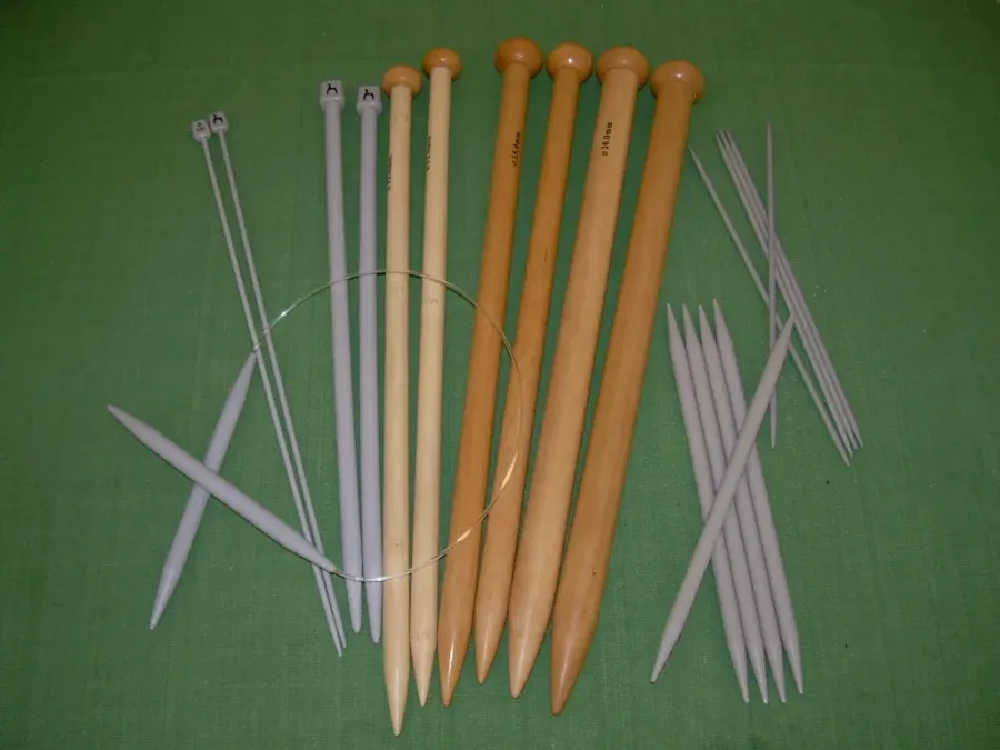 The Knitting needle card