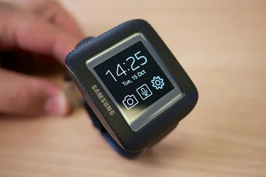 The Samsung Galaxy Gear card