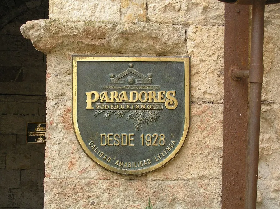 The Paradores card
