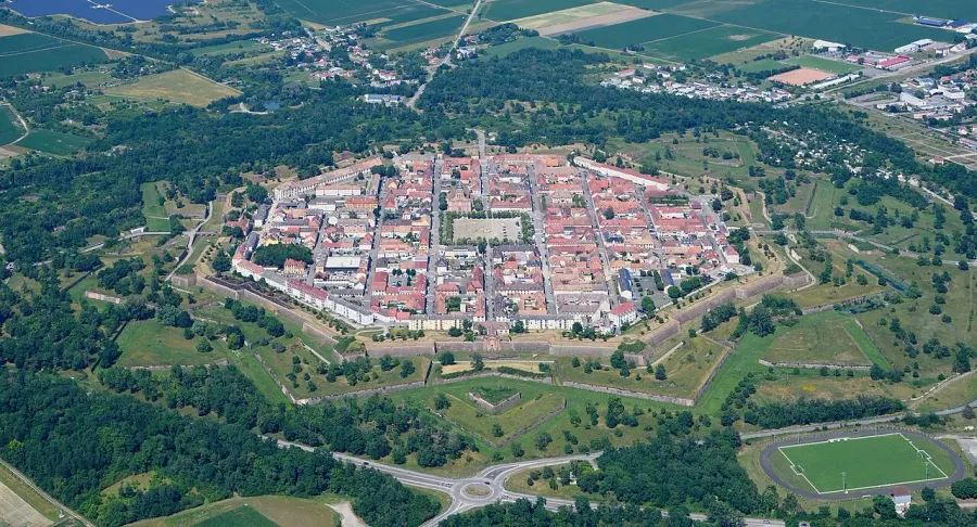 The Neuf-Brisach card