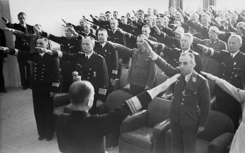 La carte Salut fasciste