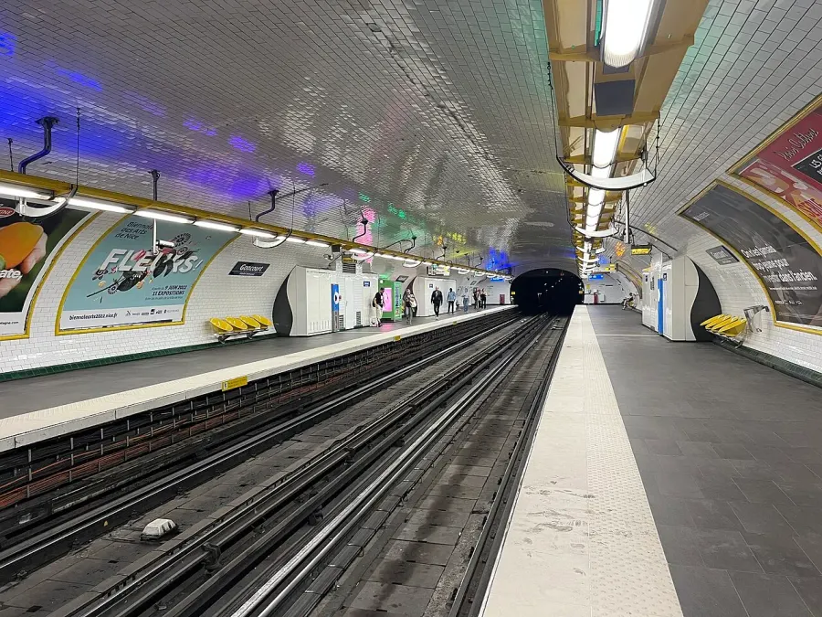 The Goncourt station card