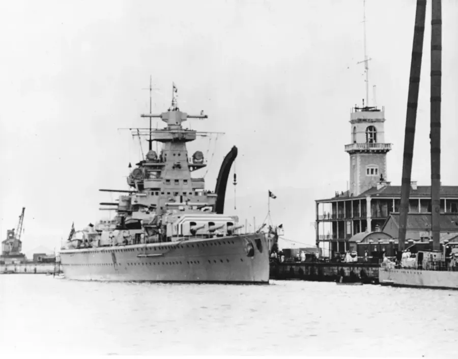 The Deutschland-class cruiser card