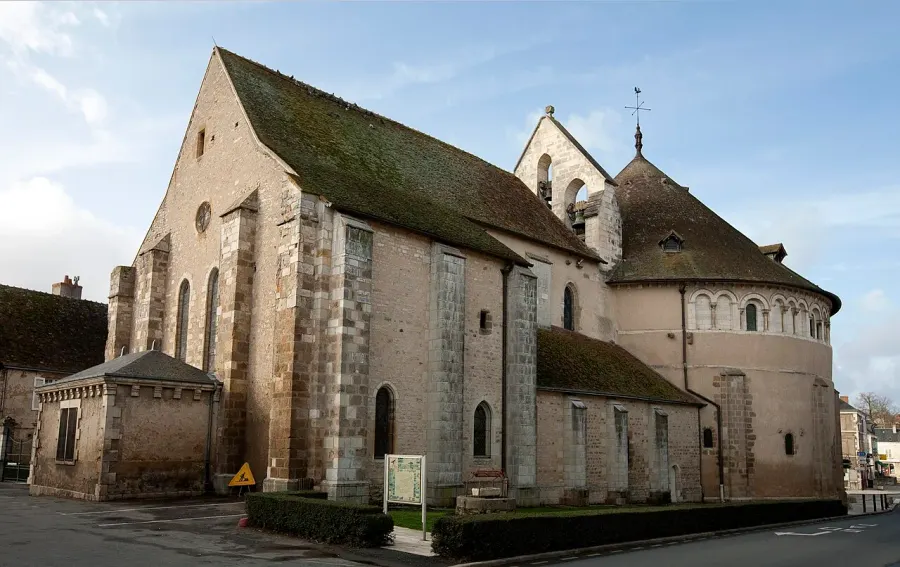 The Basilique Saint-Étienne de Neuvy-Saint-Sépulchre card