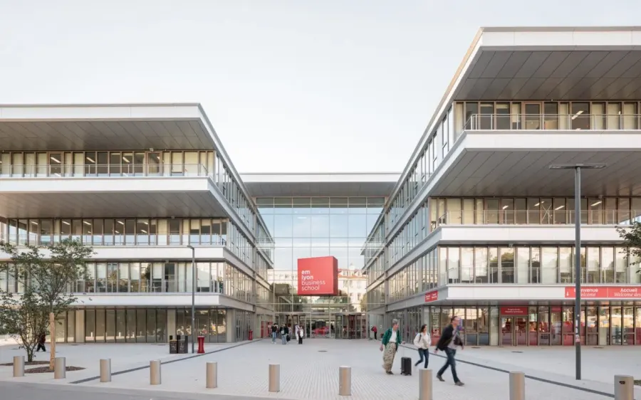 The Emlyon Business School card