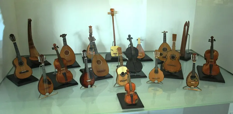 The String instrument card