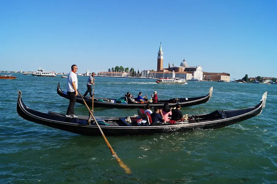 The Gondola card