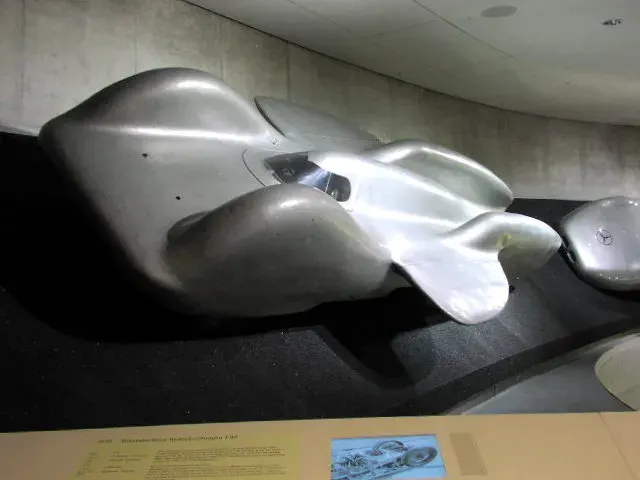 La carte Mercedes-Benz T80