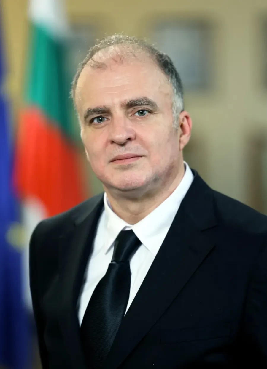 The Nayden Todorov card