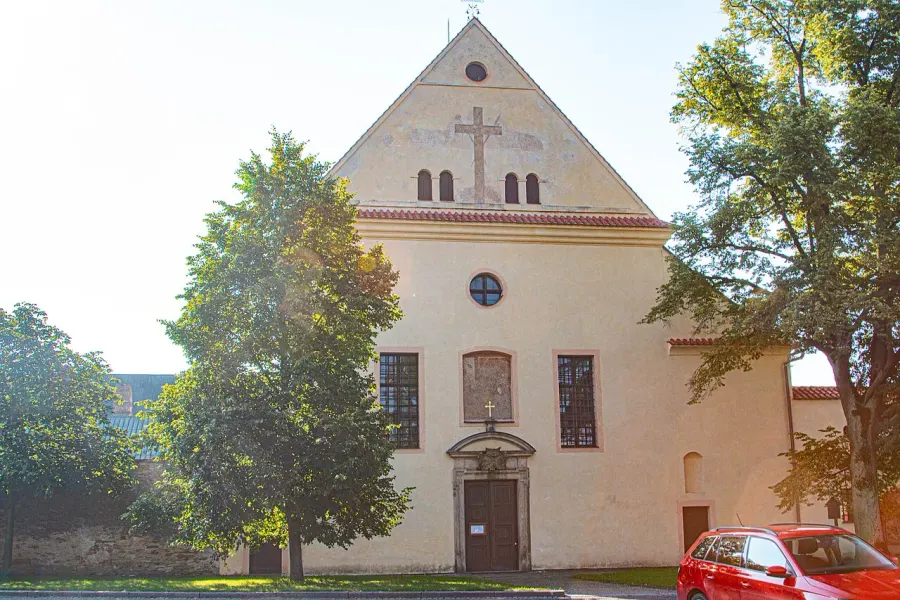 La carte Église de la Nativité de Opočno