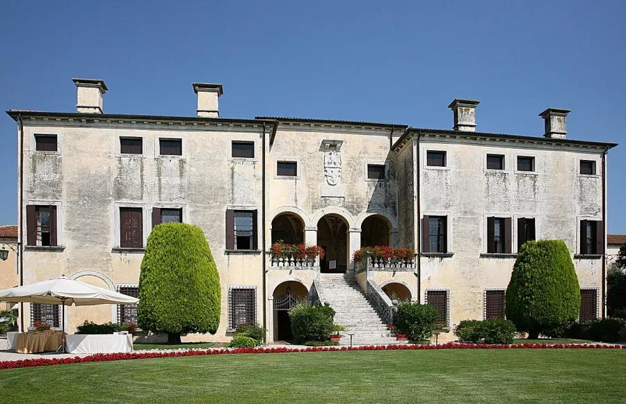 The Villa Godi card