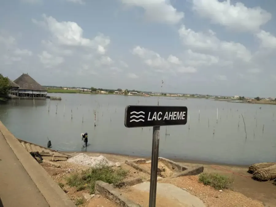 The Lake Ahémé card