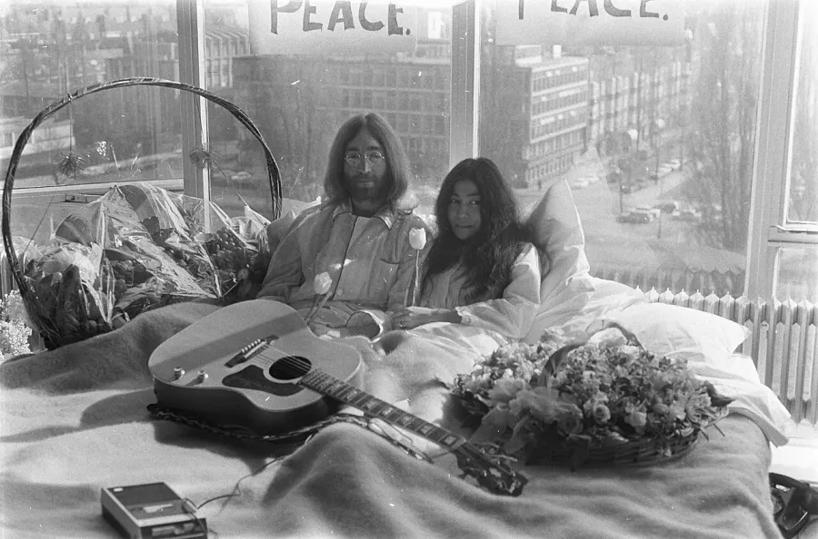 La carte Bed-in for Peace