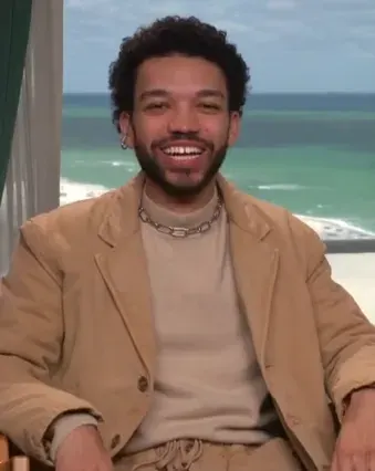 La carte Justice Smith