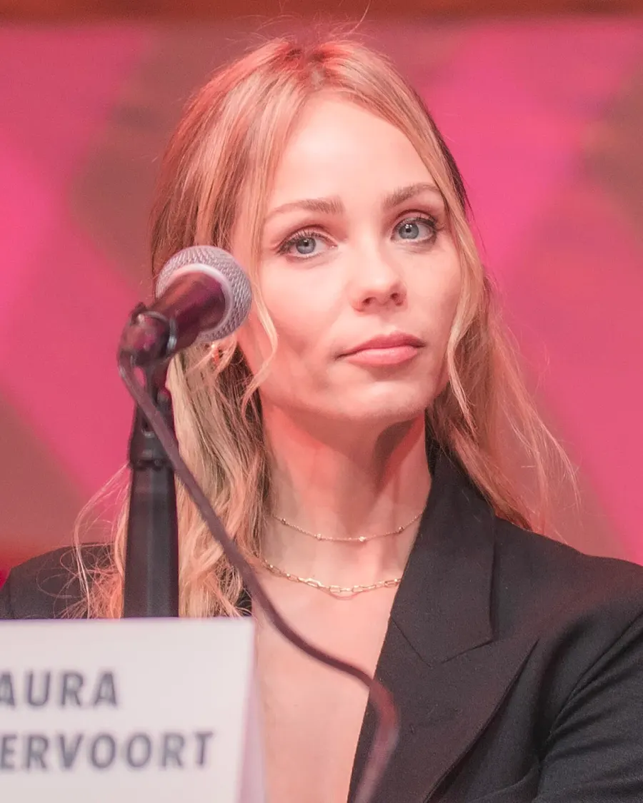 La carte Laura Vandervoort
