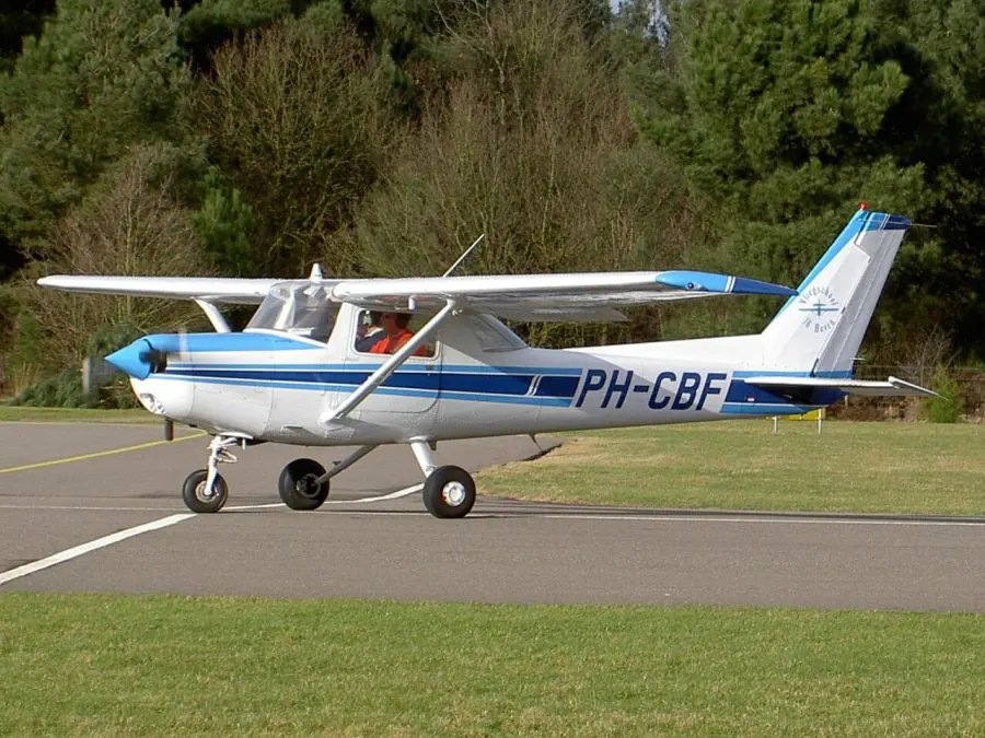 The Cessna 152 card
