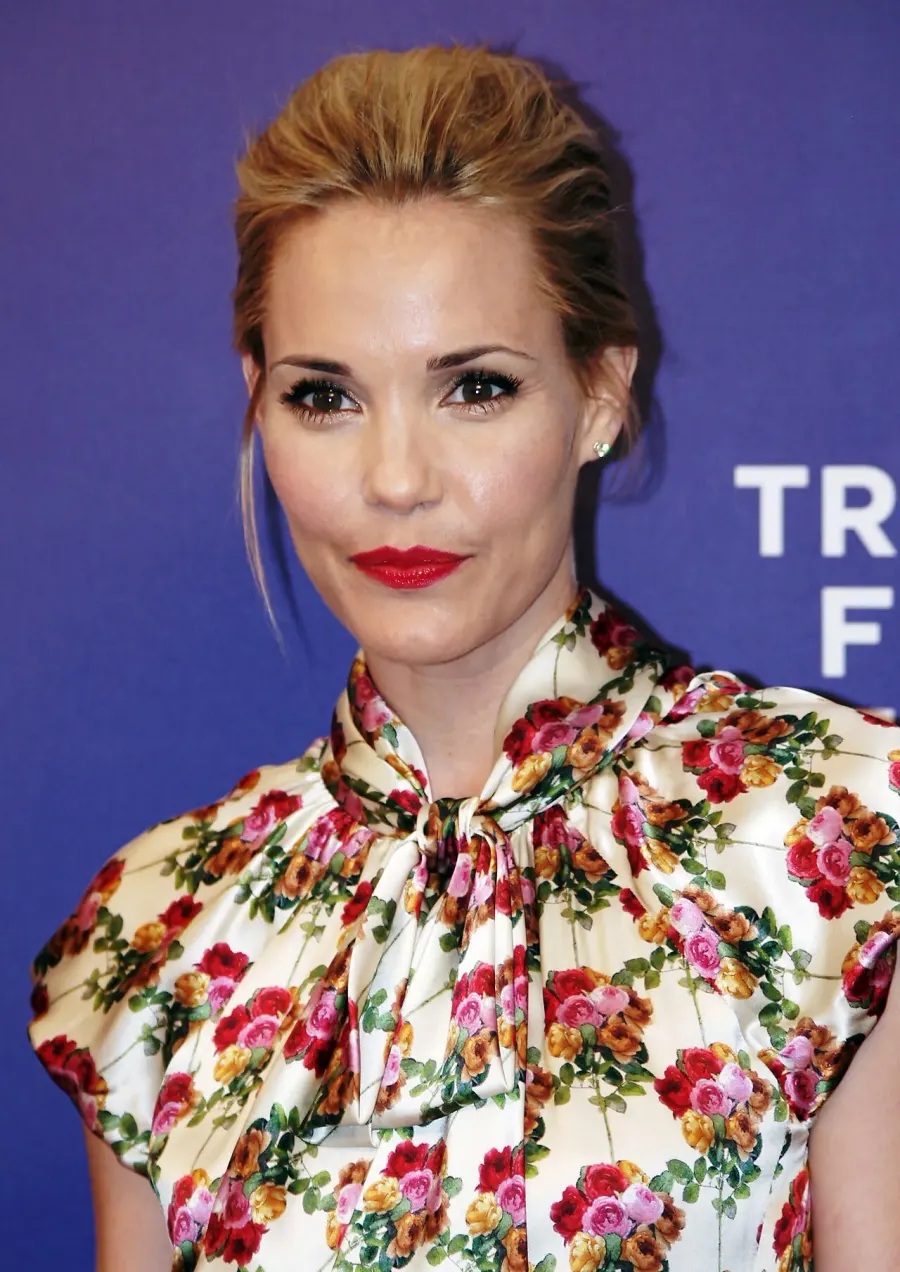 La carte Leslie Bibb