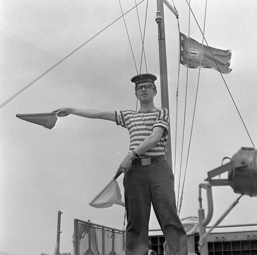 The Flag semaphore card