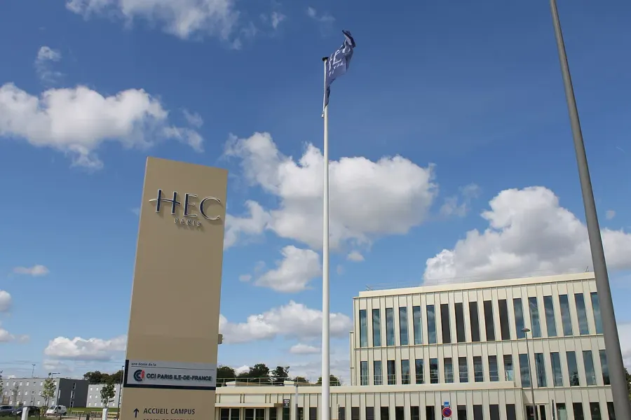The Paris-Saclay card