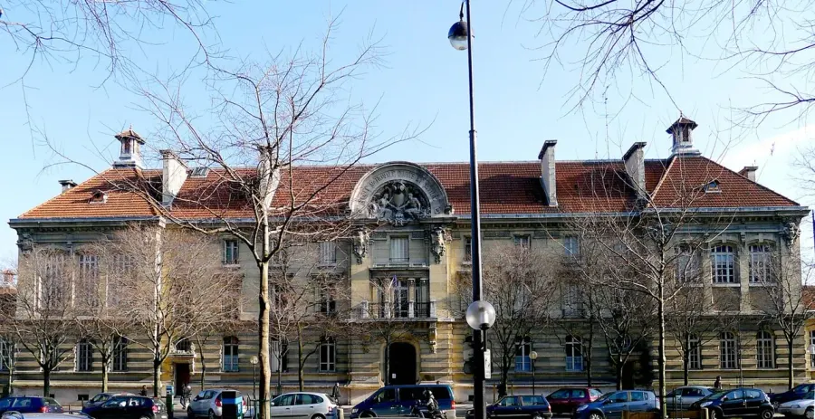 The Arts et Métiers ParisTech card