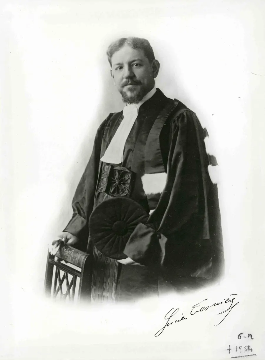 The Lucien Tesnière card
