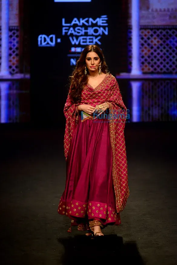 La carte Nargis Fakhri