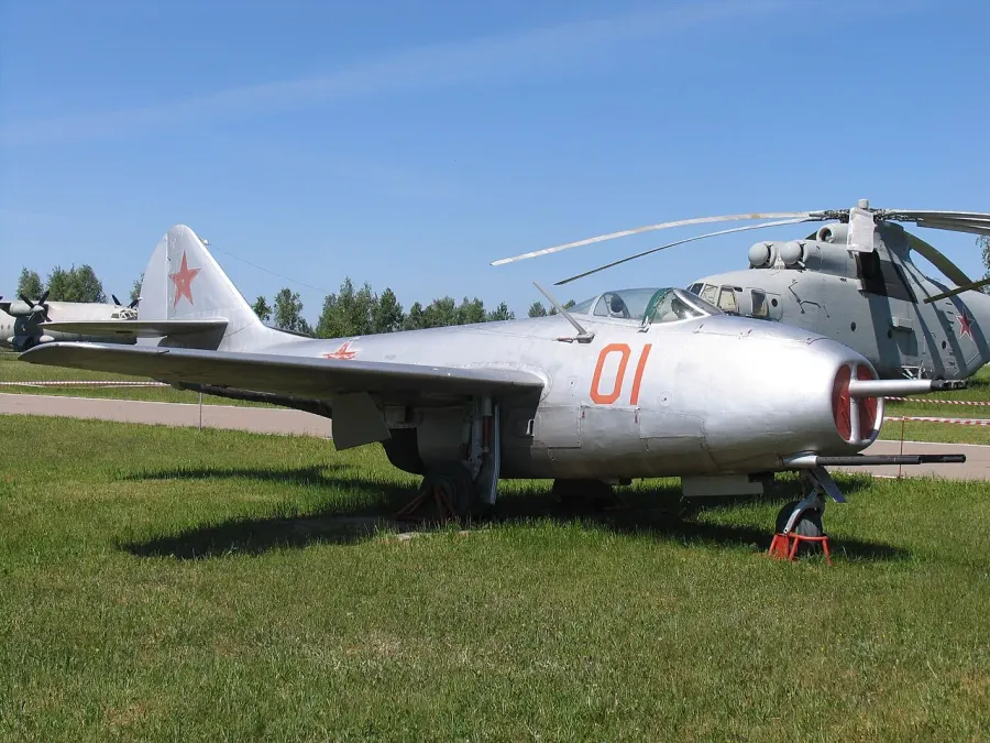 The Mikoyan-Gurevich MiG-9 card