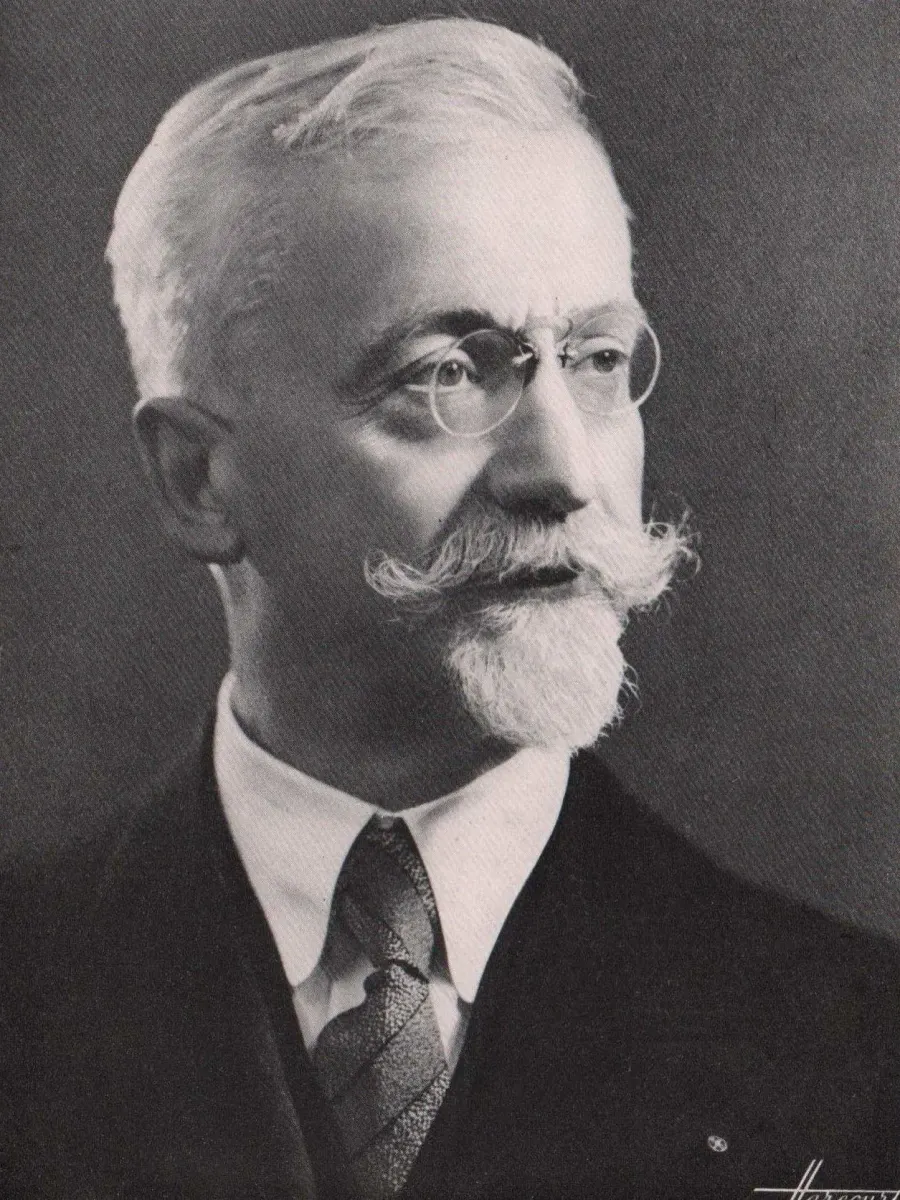 The Élie Cartan card