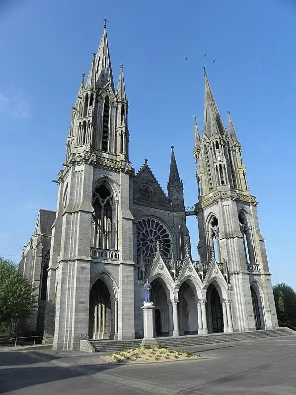 The Basilique Notre-Dame de Pontmain card