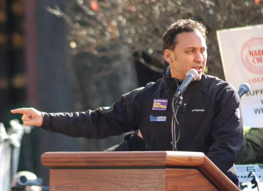 La carte Aasif Mandvi