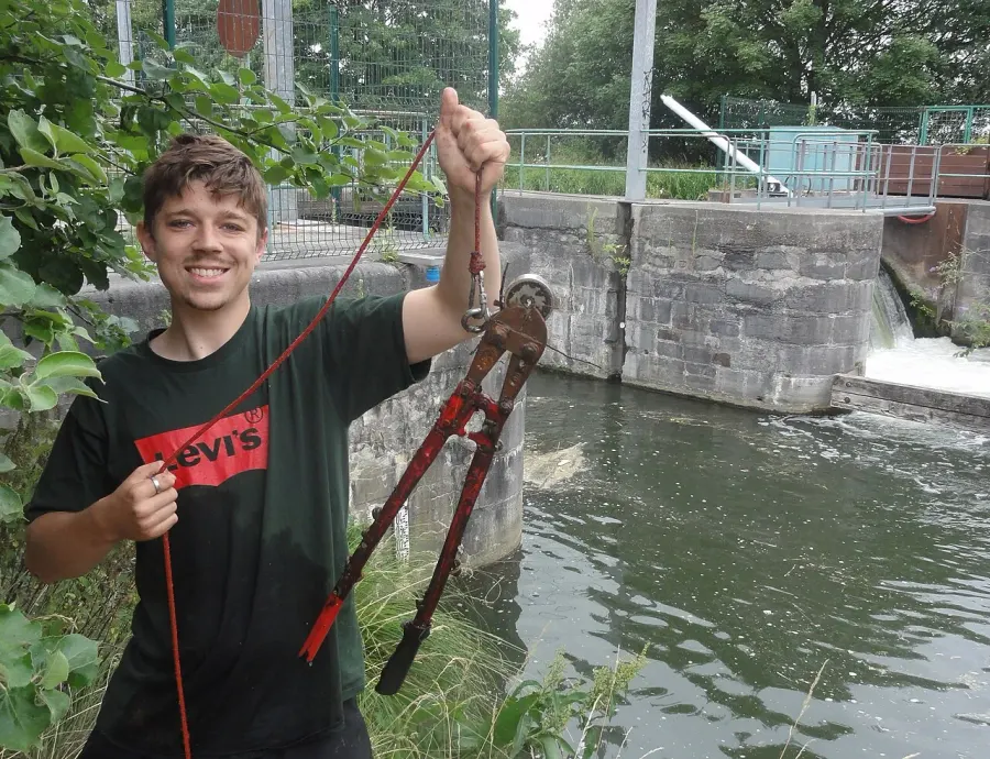 The Magnet fishing card