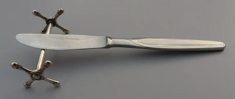 The Table knife card