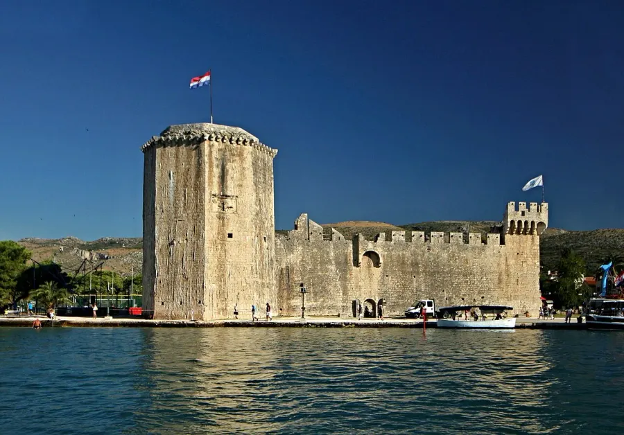 The Kamerlengo Castle card